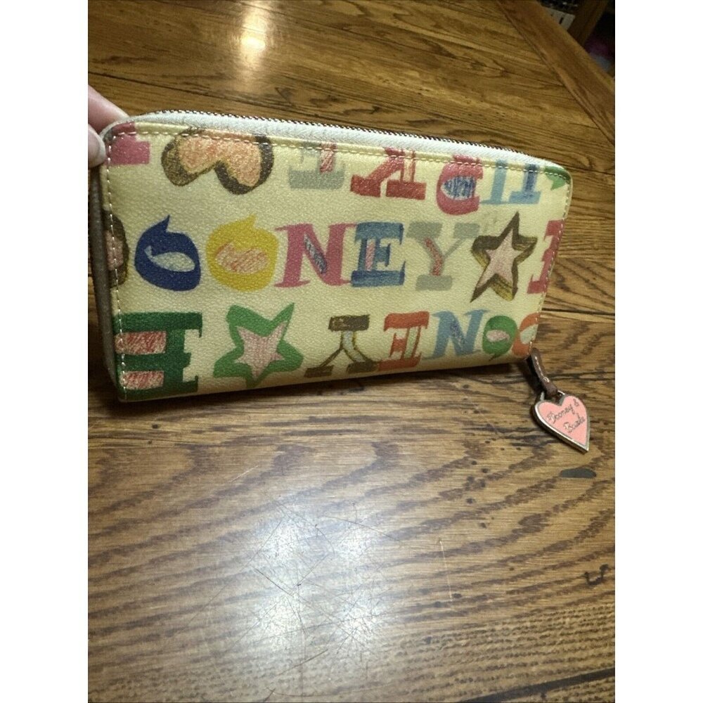 DOONEY & BOURKE RETRO DOODLE LARGE CREDIT CARD ZIP AROUND CLUTCH-BEAUTIFUL!! - Picture 2 of 7